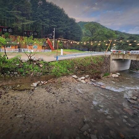 Hongcheon Gongjaksan Recreational Forest Pension Eksteriør bilde