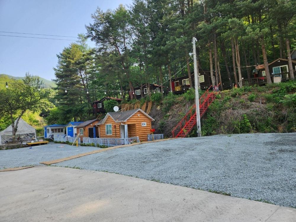 Hongcheon Gongjaksan Recreational Forest Pension Rom bilde