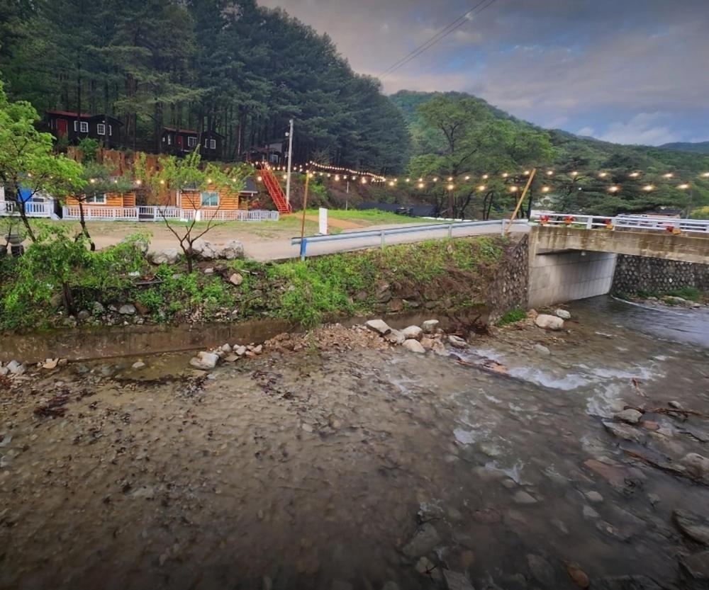 Hongcheon Gongjaksan Recreational Forest Pension Eksteriør bilde