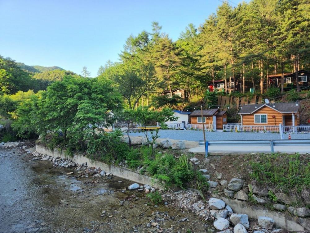 Hongcheon Gongjaksan Recreational Forest Pension Eksteriør bilde