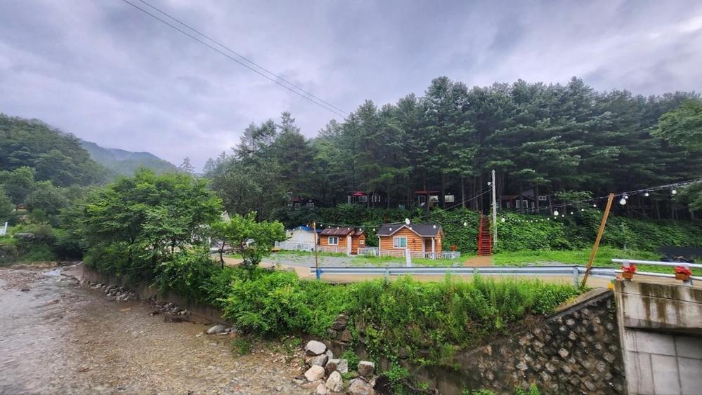 Hongcheon Gongjaksan Recreational Forest Pension Eksteriør bilde